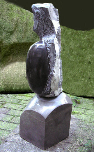 N.T. - 2008 - sculpture: black marble, socle: Vinalmont bluestone - 86:34:30 cm